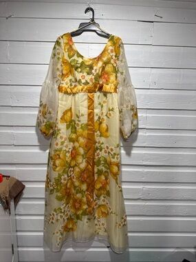 1970s Vintage Yellow Floral Maxi Dress